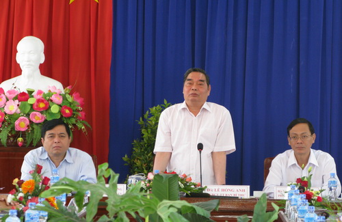 ທ່ານເລຮົ່ງແອງ ຜູ້ປະຈຳການຄະນະເລຂາ       ເຮັດວຽກຢູ່ແຂວງ ນີງທ້ວນ